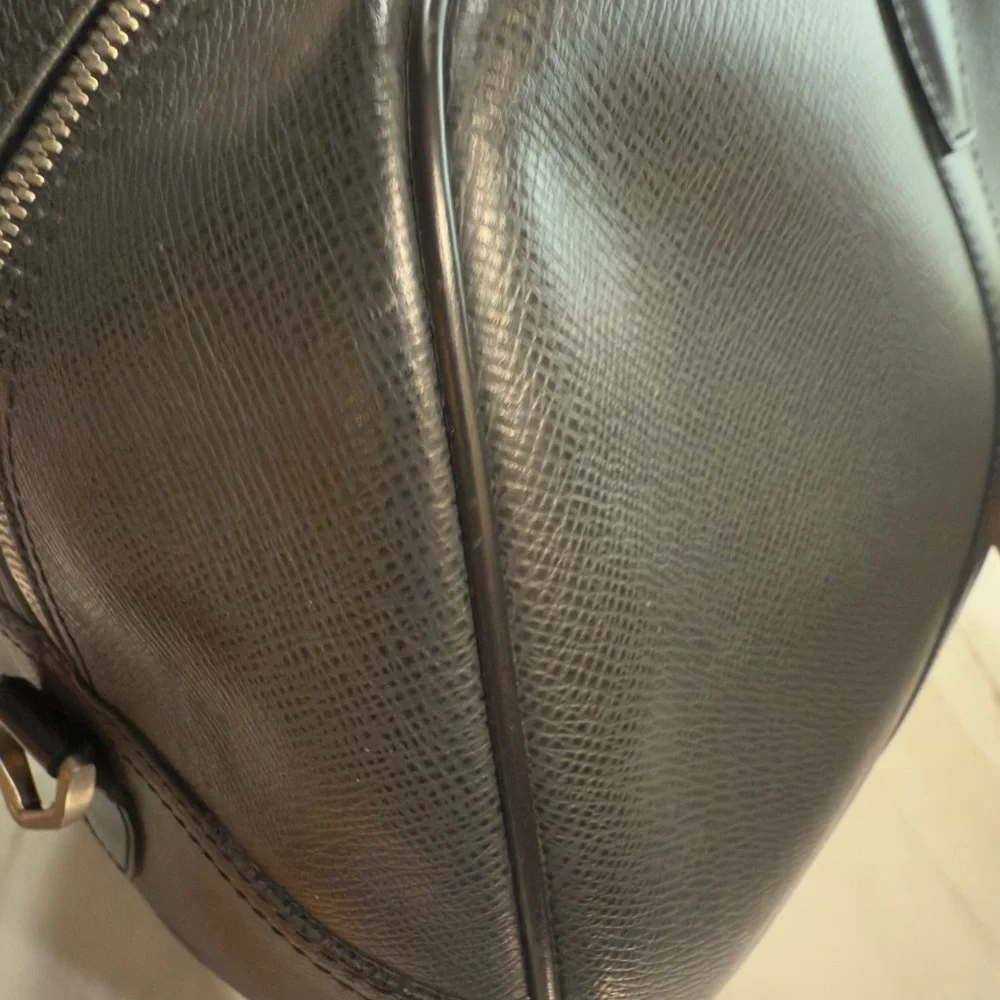 Louis Vuitton Taiga Kendall Leather Weekend Black Duffel Bag